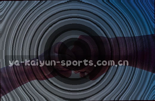 球员突破瞬间 篮球入网